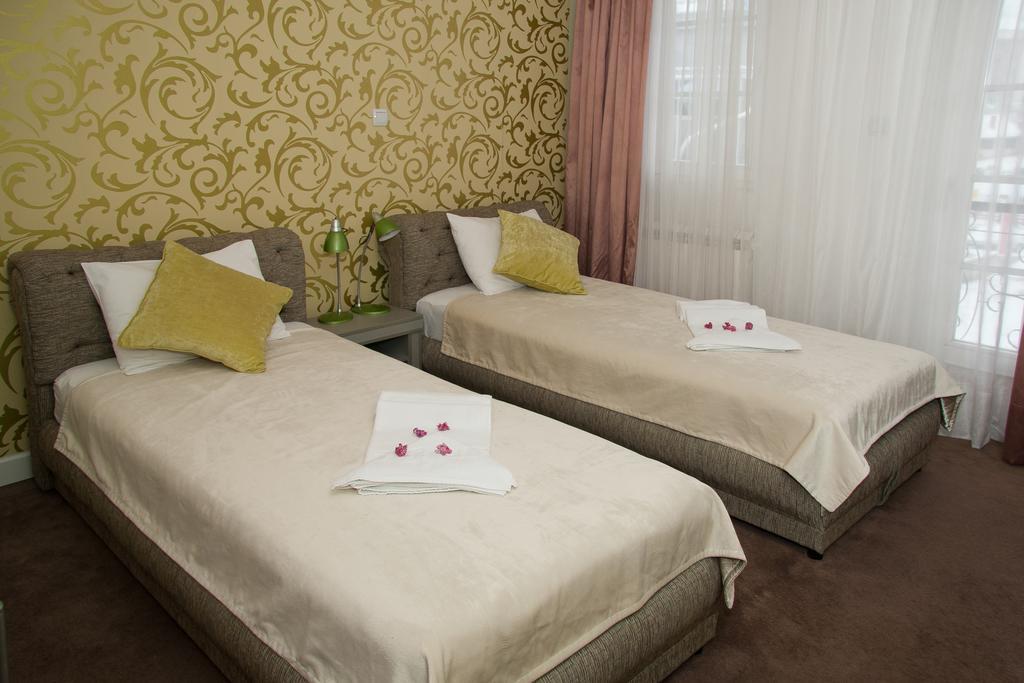 Hotel Kralj Vrnjačka Banja Rum bild